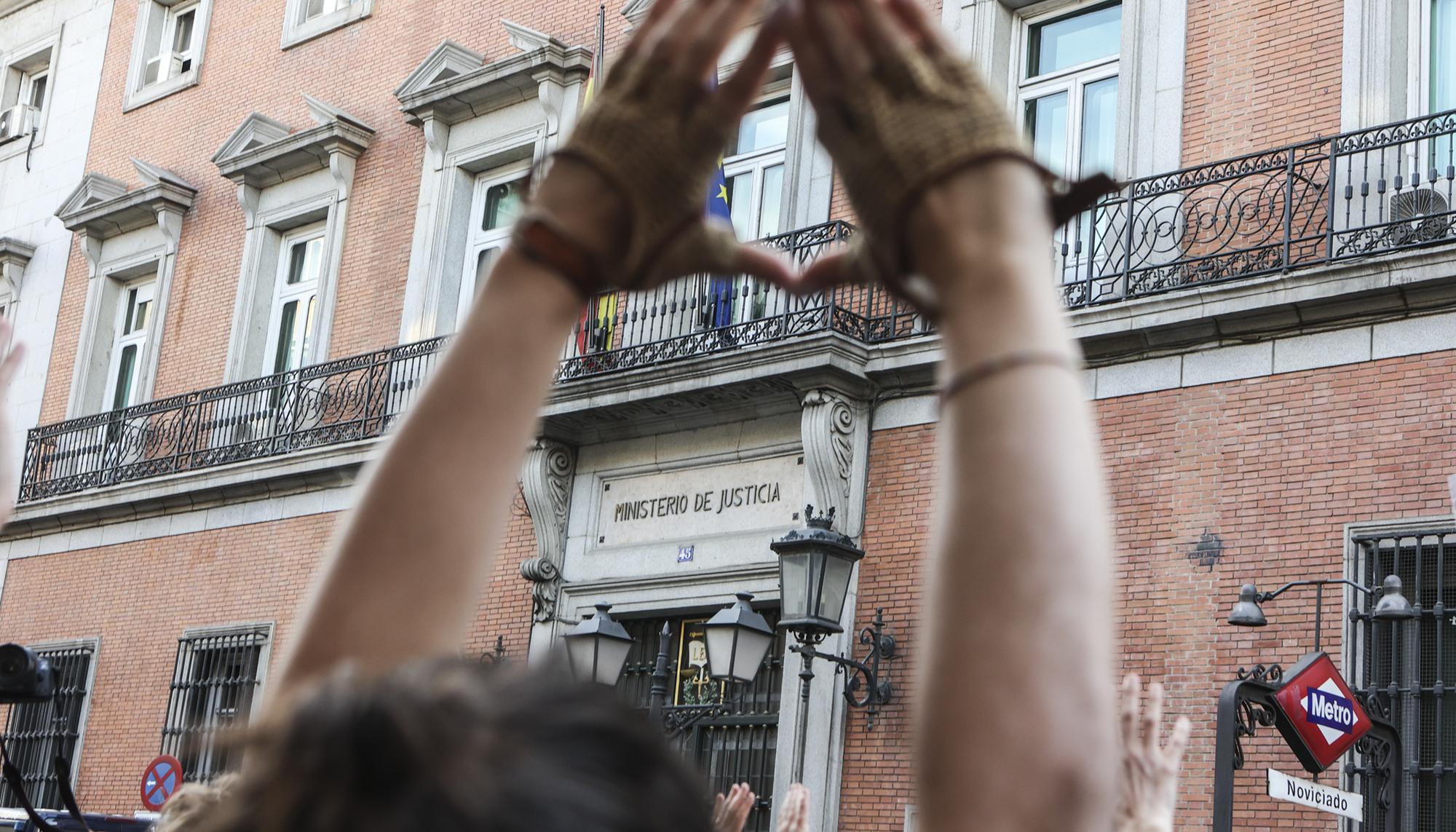 Ley sólo sí es sí. Concentración  frente al Ministerio de Justicia contra la reforma de la ley - 1